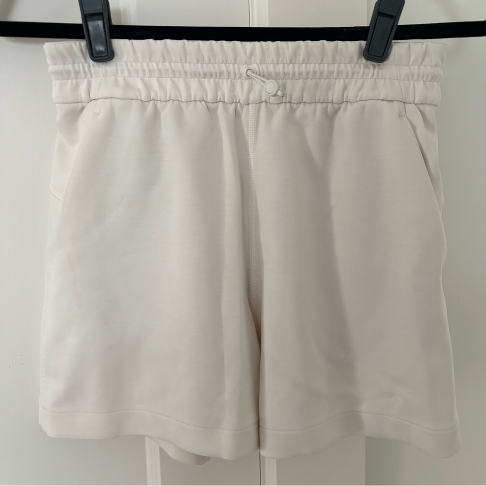 Lululemon Softstreme High-Rise Short 4”